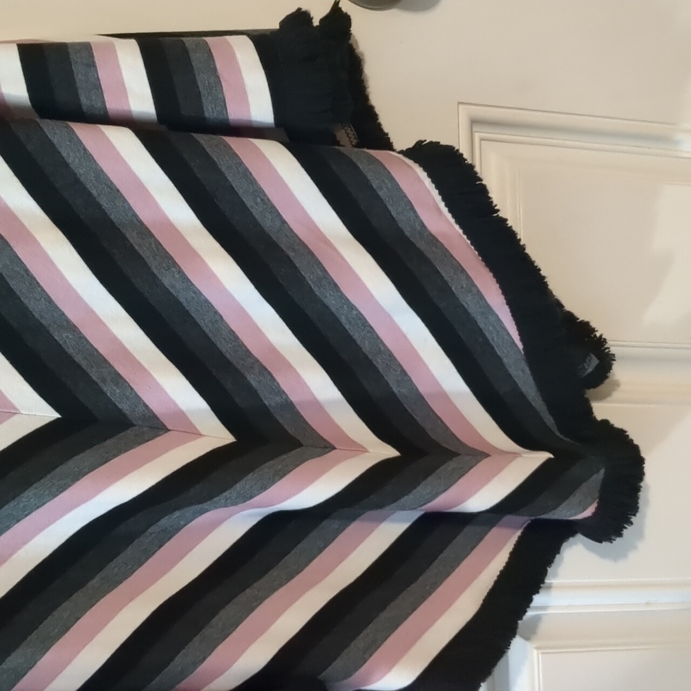 Poncho - Picture 2 of 4